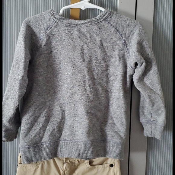 Toddler boys 3T grey sweater - Picture 2 of 3